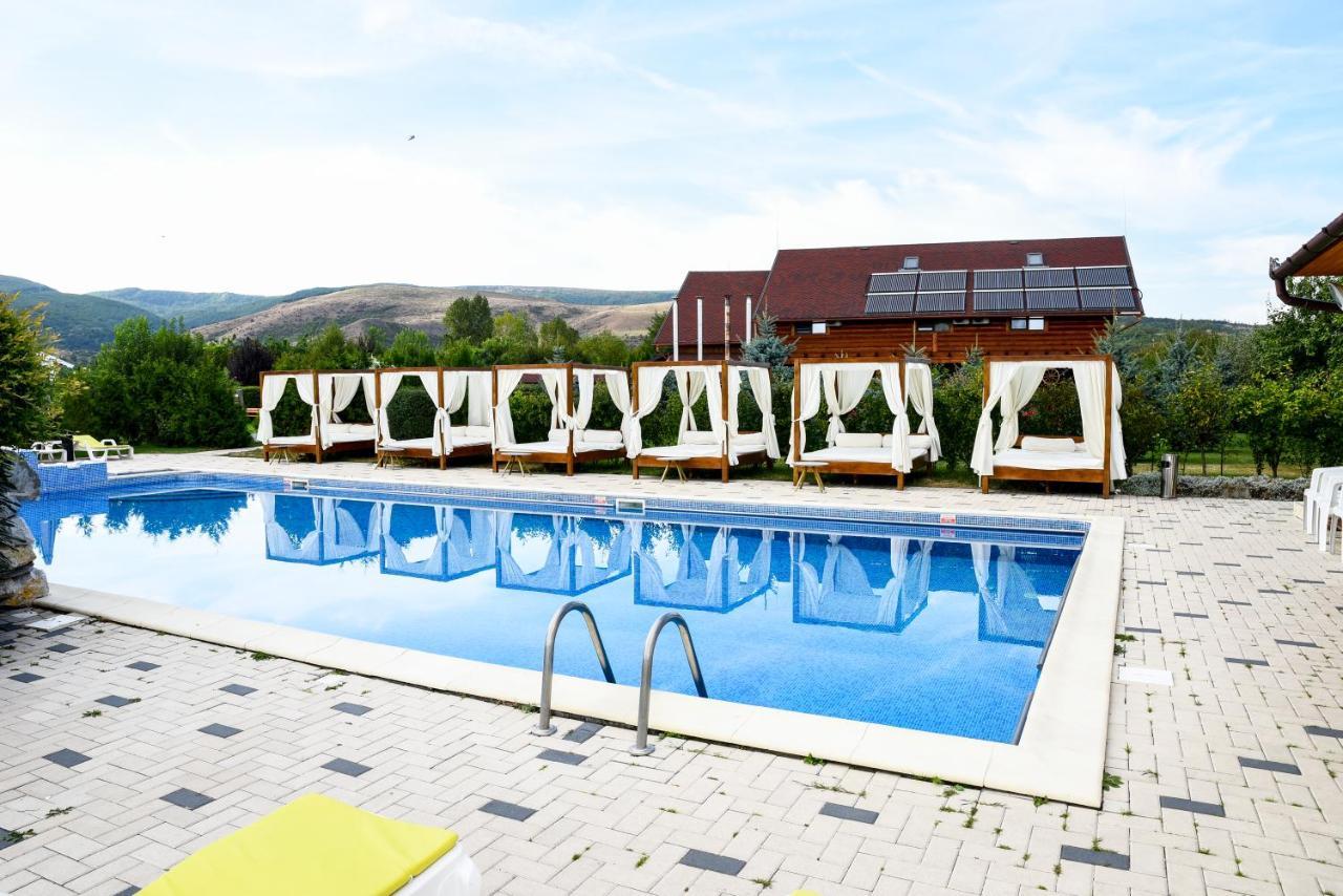 Casa Moteasca Hotel Mihai Viteazu  ภายนอก รูปภาพ